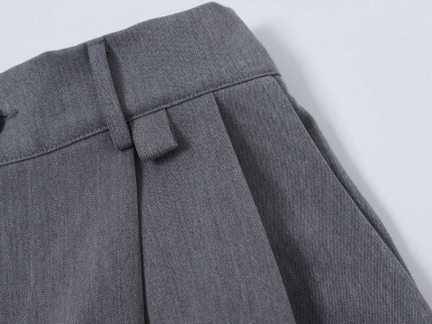 PLEATED LOOSE FIT SHORTS - GRAY