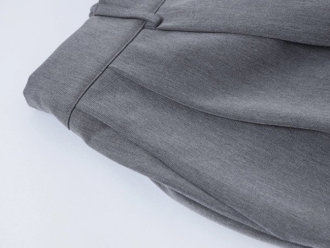 PLEATED LOOSE FIT SHORTS - GRAY