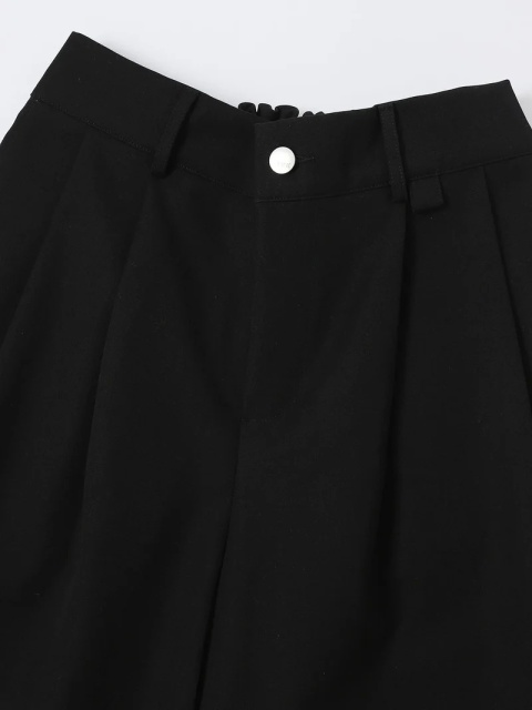 PLEATED LOOSE FIT SHORTS - BLACK