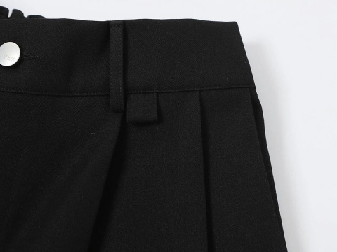 PLEATED LOOSE FIT SHORTS - BLACK